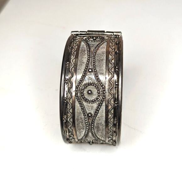 Metal Bangle with Mesh and Bead Accents - Picture 2 of 5